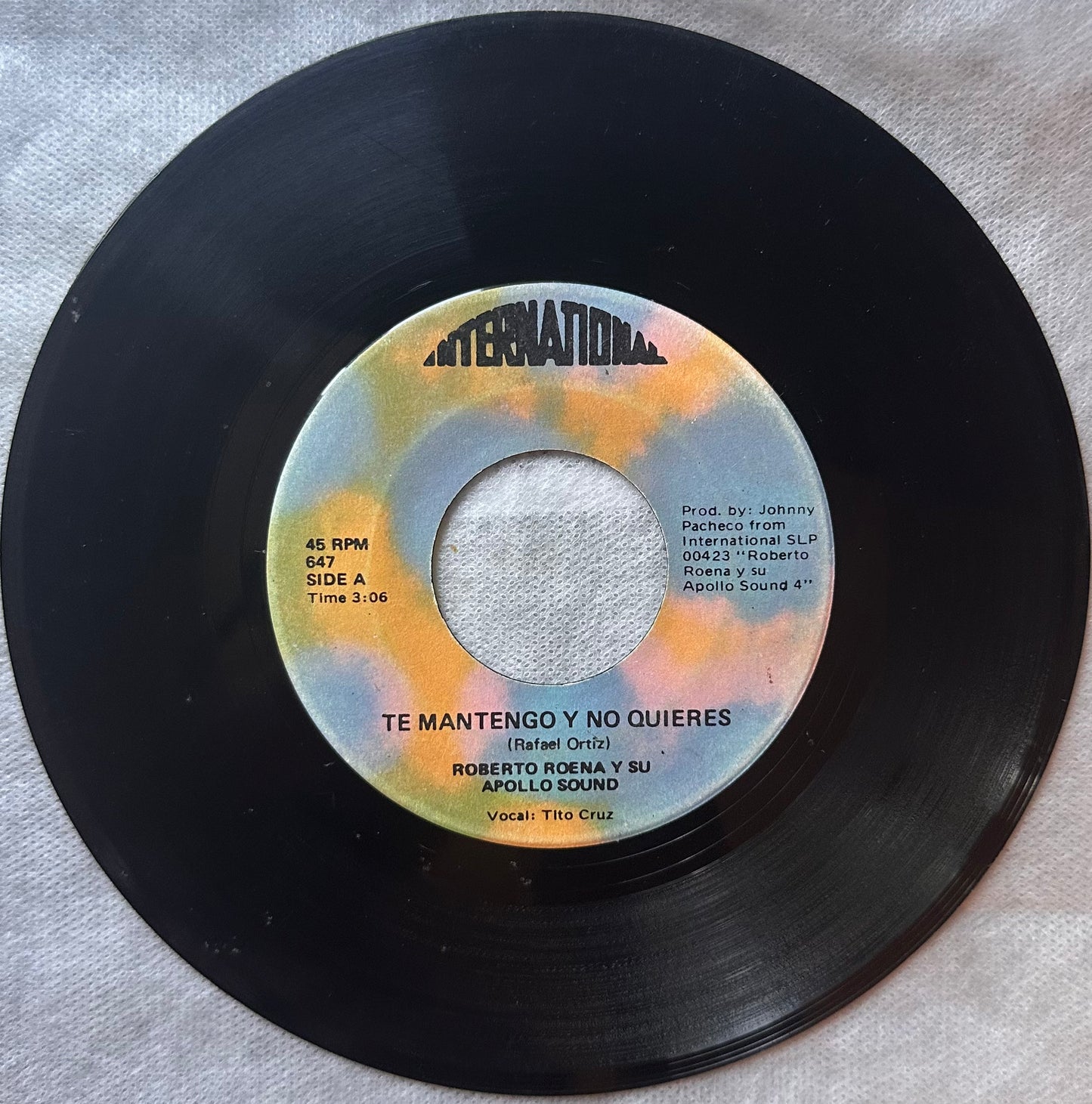 Te Mantengo y No Quieres / Dame la mano y caminemos - Roberto Roena